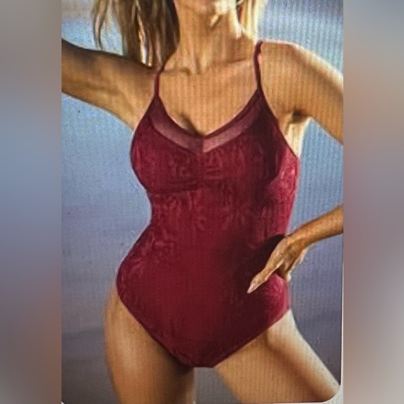 Cupshe Maroon Textured Ruched One-Piece Swimsuit – Size Medium - Picture 2 of 4
